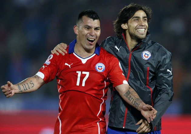 Inter de Milán buscaría fichar a Jorge Valdivia con Gary Medel como intermediario: bit.ly/1OFel0n