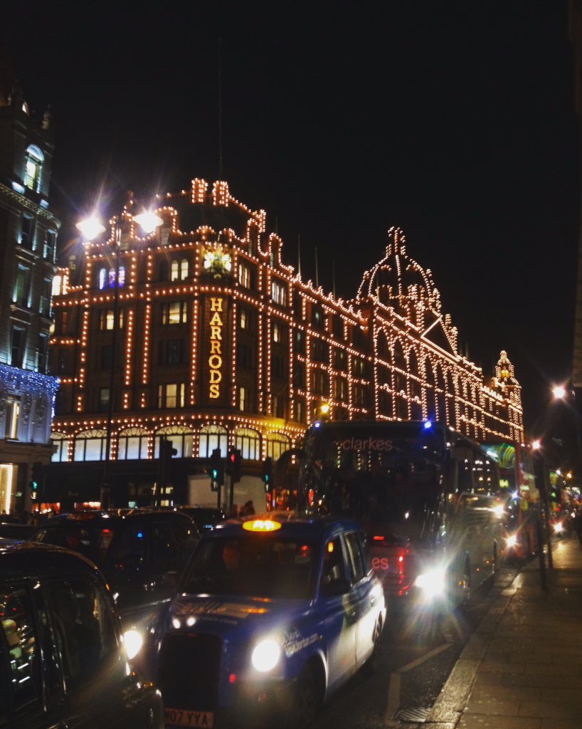 It's beginning to feel a lot like Christmas, <a href="/Harrods/">Harrods</a>! #London #HarrodsChristmas #Harrods
