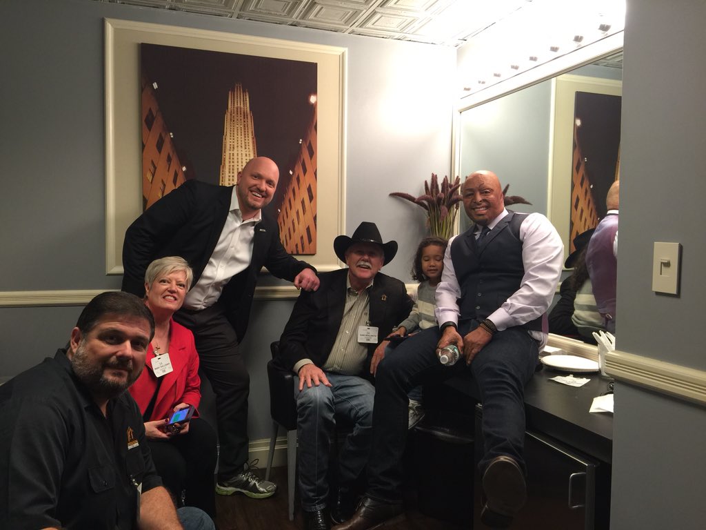 Getting ready backstage to talk #VeteransDay w Erica Hill on <a href="/MSNBC/">MSNBC</a> w <a href="/IAVA/">IAVA</a> board member <a href="/iamjrmartinez/">J.R. Martinez</a>--and crew.
