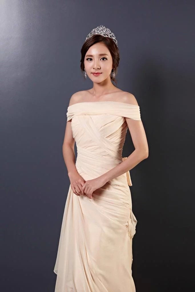 Happy birthday, our beautiful queen, Sandara Park! We love you      