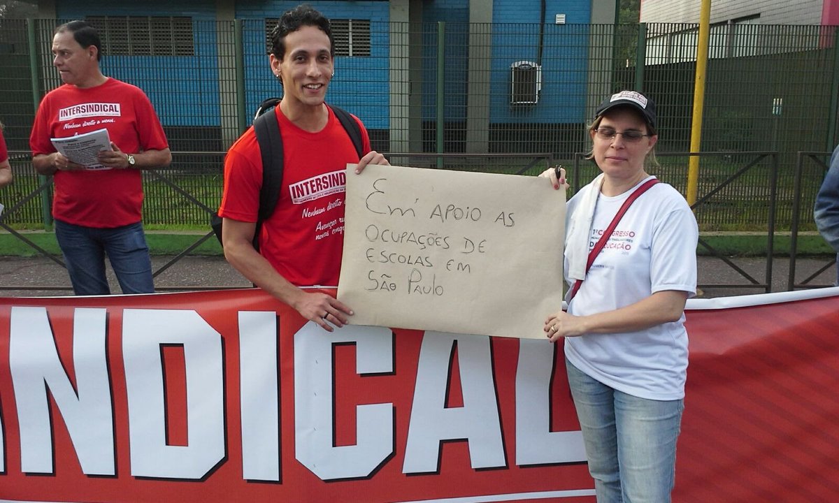 O_Mal_Educado's tweet photo. Metalúrgicos de Cubatão apoiam as ocupações das escolas em São Paulo!Foto tirada hoje cedo no piquete da Usiminas. https://t.co/7aybyeRLkT