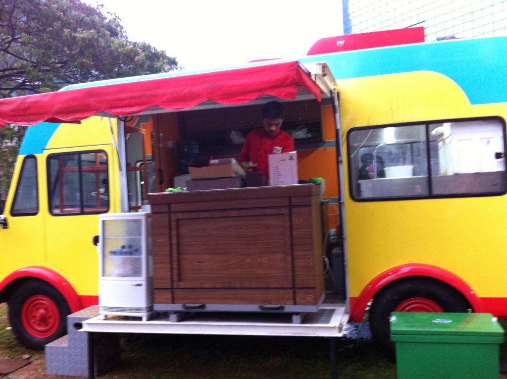 KedaiSopDuren's tweet image. Last Weekend. KSD @ Lippo Mall Puri
#WeekendTimeOut #FoodTruck