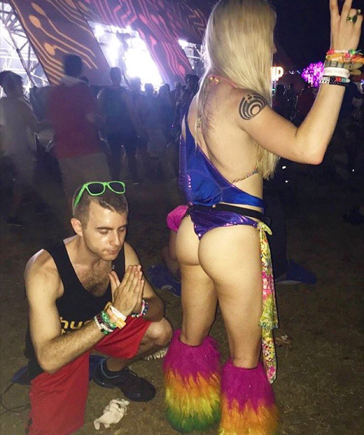 EdmBabesDaily's tweet photo. Praise the booty 🙏🏼 https://t.co/efi5lZMrG5