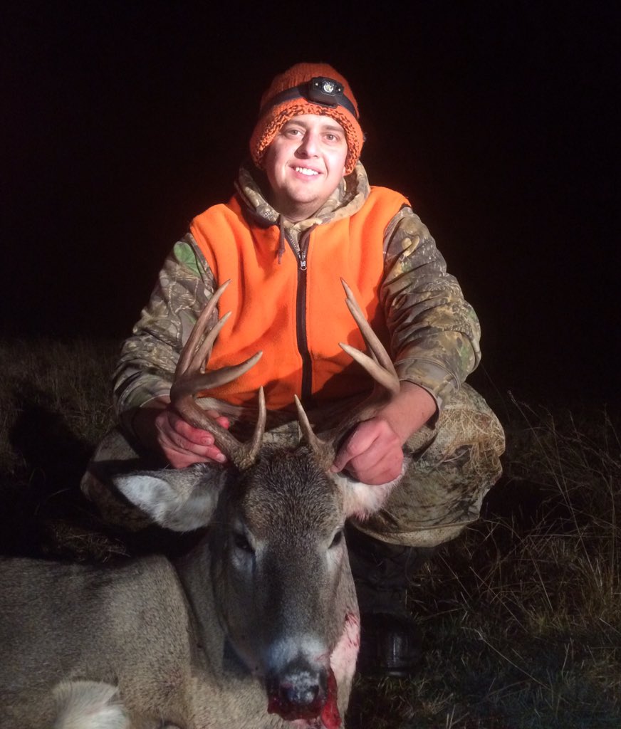 lukomike's tweet photo. 2015 Whitetail w/ @huntr420 @NeuB20 @jdmath2 #manitoba #bucksonly #TenderLOINnnnah https://t.co/v1AFSnldlp