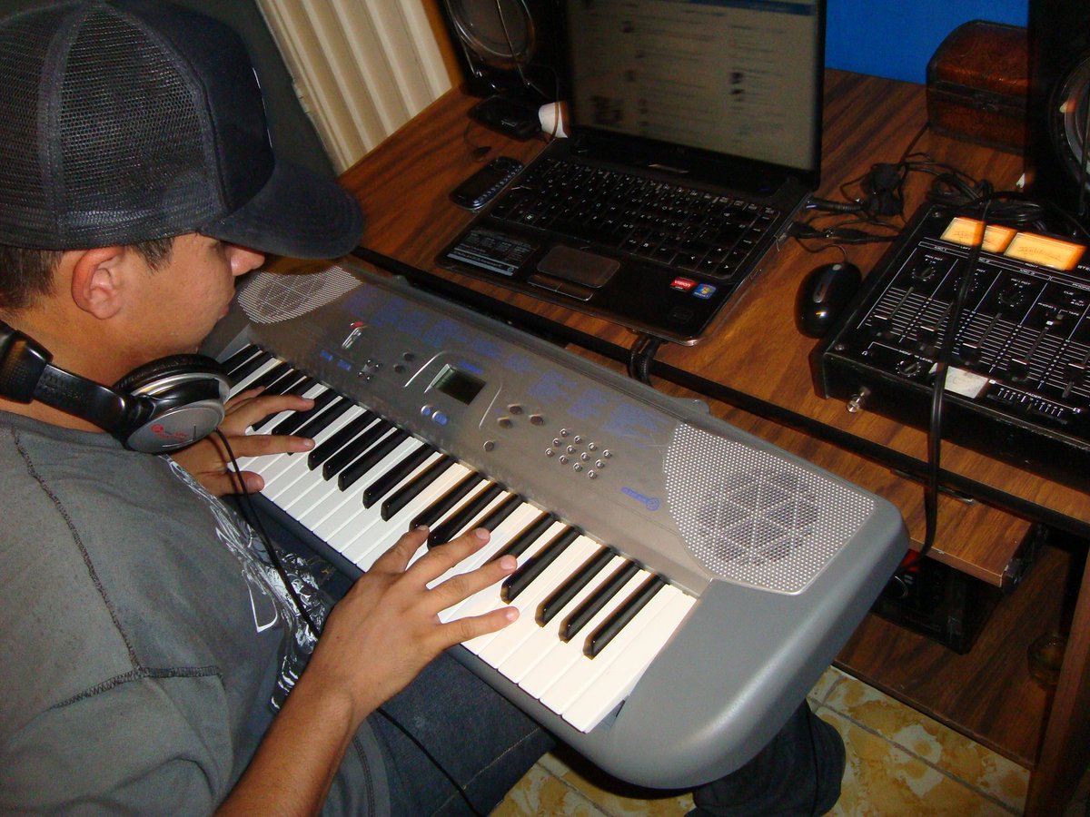 EmergeBeat tweet picture