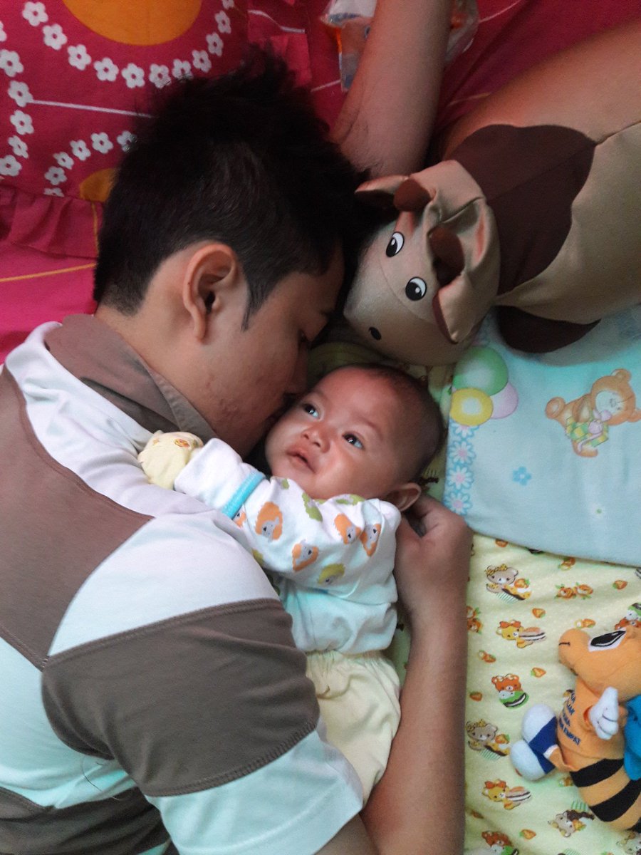 imelAntono's tweet photo. Ayahku pelindungku.. Selamat hari Ayah dari Athar untuk Ayah @rmadhon cc: @sapa_indonesia https://t.co/vvl2JlfhSm