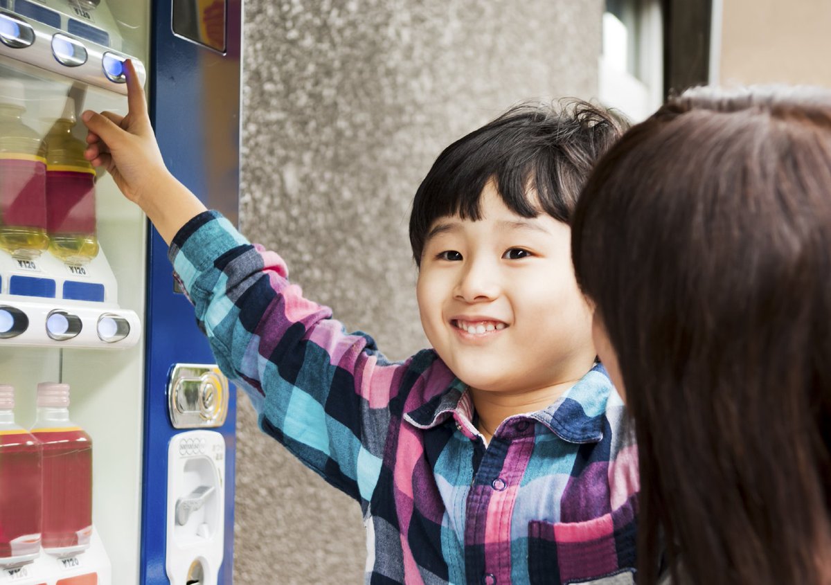 SaludAmerica's tweet photo. #CongratsBaltimore for giving families healthy vending options! https://t.co/Mk2IobavjB https://t.co/8HsSA8g5Vg