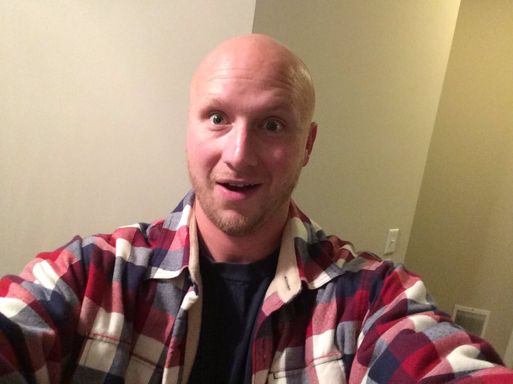 OECoachD's tweet image. @juliewigwig we are basically twining today. We&apos;ll have to coordinate for our Bieber concert 😂 #willnevergo #mightgo