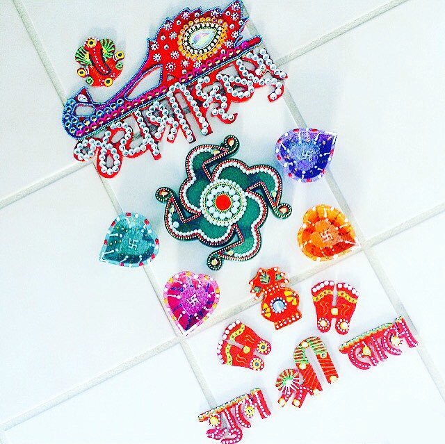 allthingspuja's tweet photo. Wishing everyone a very happy Diwali ! 😊🎉🙏🏽🇮🇳✨💫 #festivaloflights #diwali2015 #diwa #letyo… https://t.co/dxXX0Q5Z42 https://t.co/aMO04pXbrY