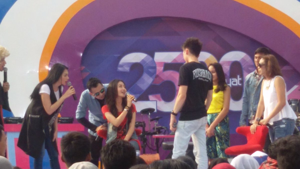 ulung_ArlStef's tweet photo. RT @dahSyatMusik: Aduh @steff_william suka @15natashawilona gak makeup sukanya yg natural cieeee #dahSyatnyaEps2500 https://t.co/BuiHFBpKt5
