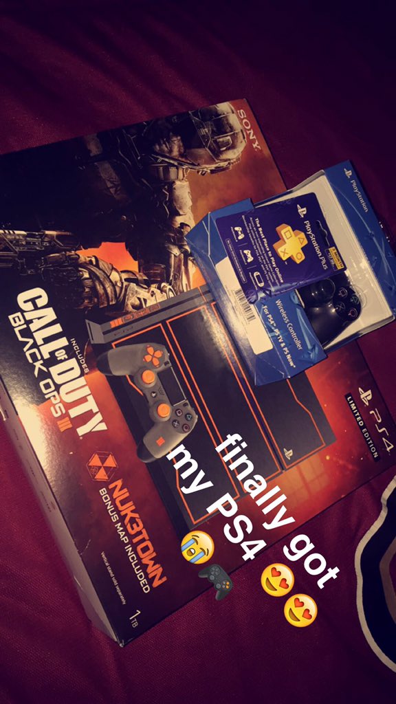 ItsUribe's tweet photo. I GOT IT ๐๐ญ๐ฎ #PS4LimitedEdition #BlackOps3 https://t.co/PCLrGfh0OA