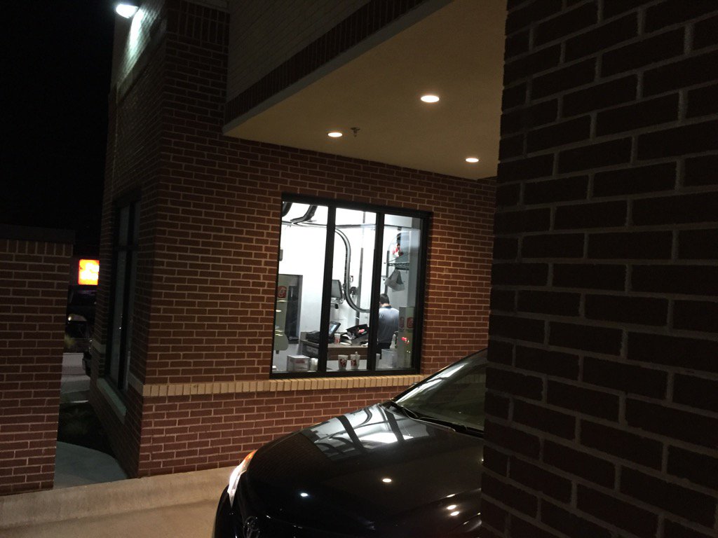 dotfans's tweet image. The wonders of technology eh? RT @domainnamewire: 2 lane drivethru where food is sent overhead via conveyer belt.