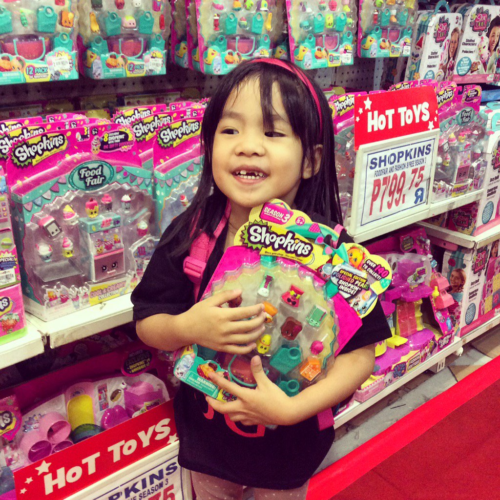 shopkins_guy's tweet photo. #Hiddenshopkins in this #shopkinsseason3 12-pack are awesome. #iwantmore of these #collectibles 😆#shopkinslove #spk https://t.co/DZBg29FAcy