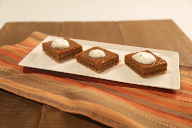 thechew's tweet image. Add a little bourbon to your Pumpkin Bars! Mmmmm delicious. #ChewHolidays @chefsymon Recipe: ow.ly/UxC5L