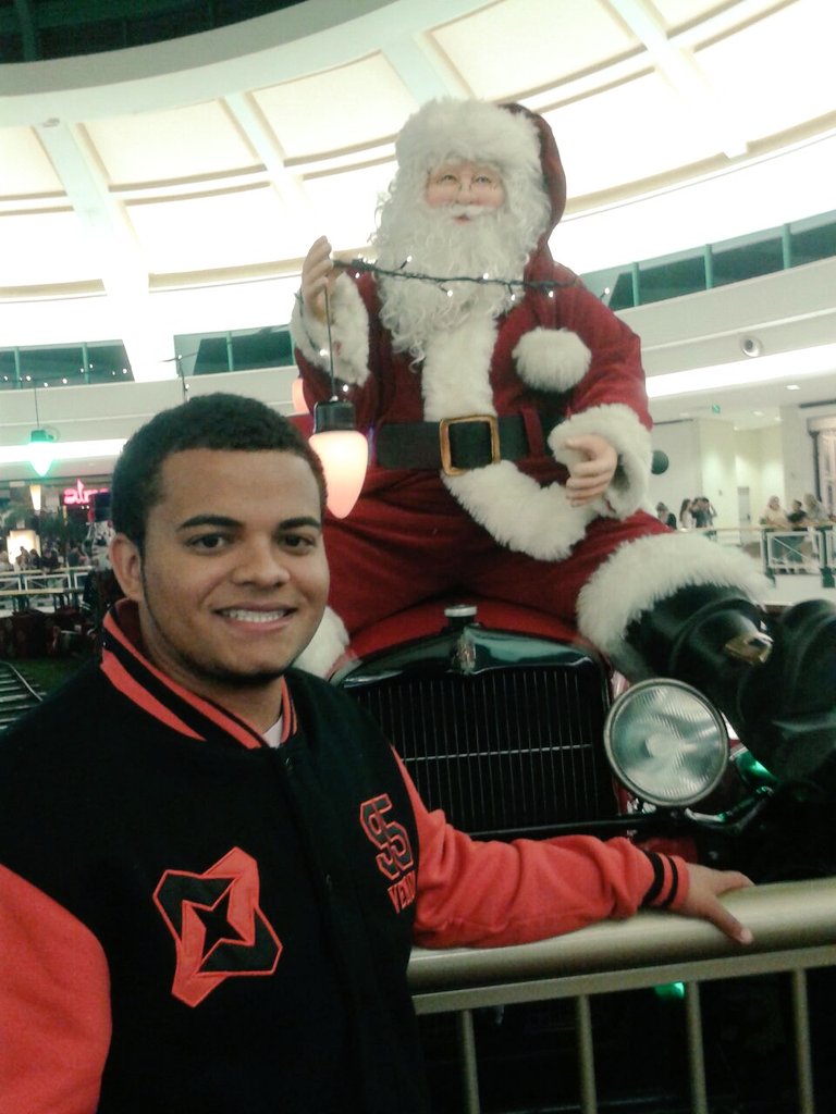 JRonieri's tweet image. E que comecem as fotos com o bom velhinho...