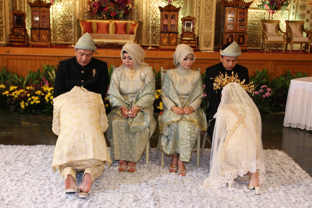 Ayah begitu banyak jasa yg kau berikan kepada anakmu.."Selamat hari ayah 12 november 2015" #hariayahnasional