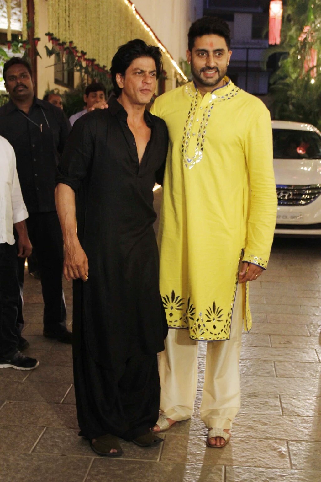 Srk in online black kurta pajama