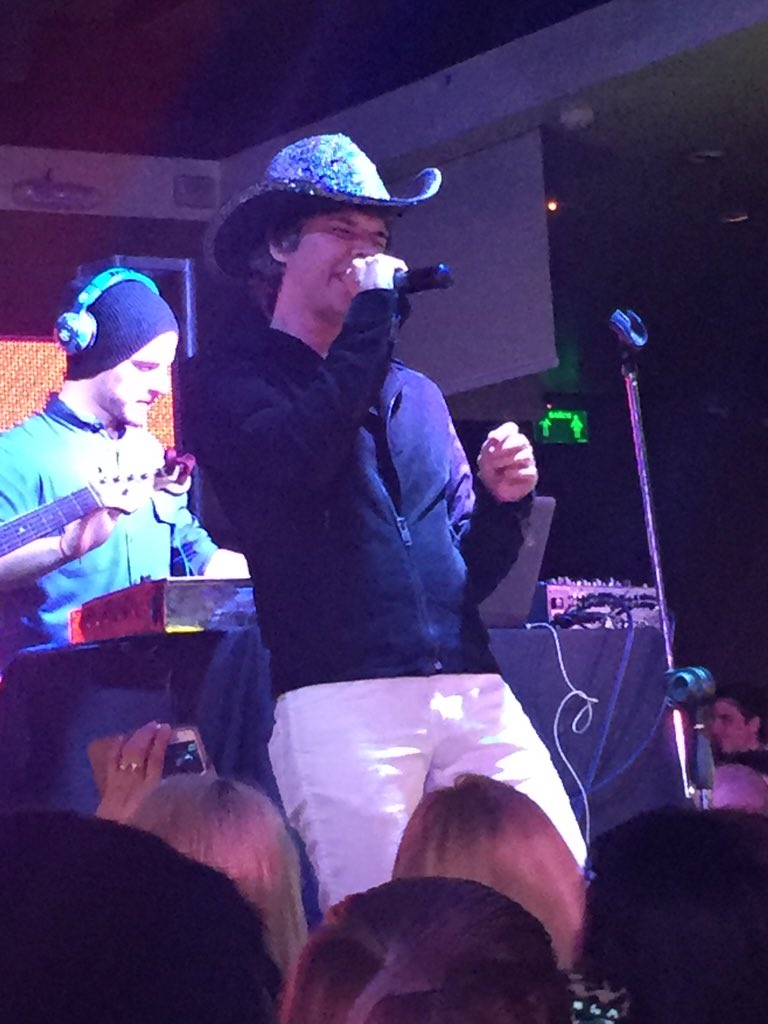 Suena Maxi Trusso en <a href="/AsiadeCuba_BA/">Asia De Cuba</a> #after <a href="/RadioOne1037/">One FM 103.7</a>