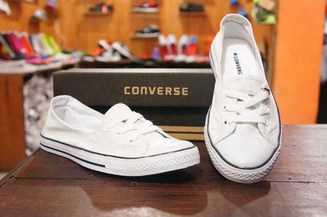 DagangSapatu_OS's tweet photo. converse 3hole. size 37-40. info : 3299CB36 / 08980570646 #dagangsapatu_os https://t.co/KvjjEIBCr8
