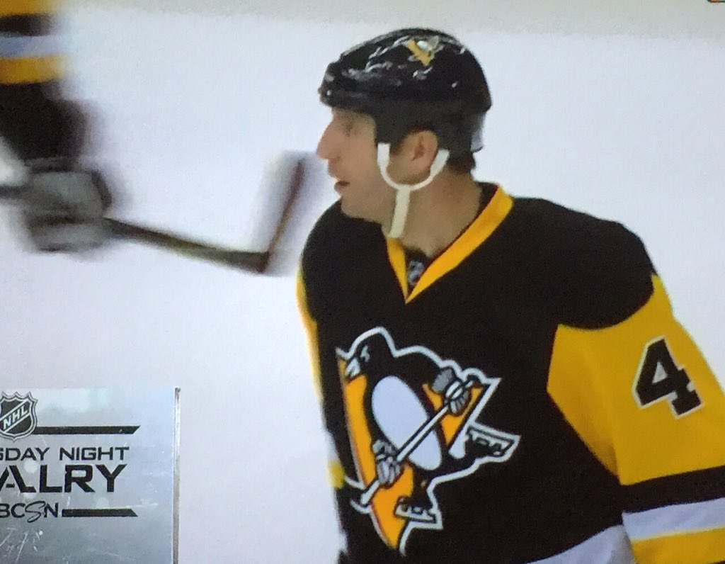 Razor5Hole's tweet photo. I'd like to know the reasoning as to why the Penguins don't ALWAYS wear this kit. #theypop https://t.co/2lIjAtRBgO