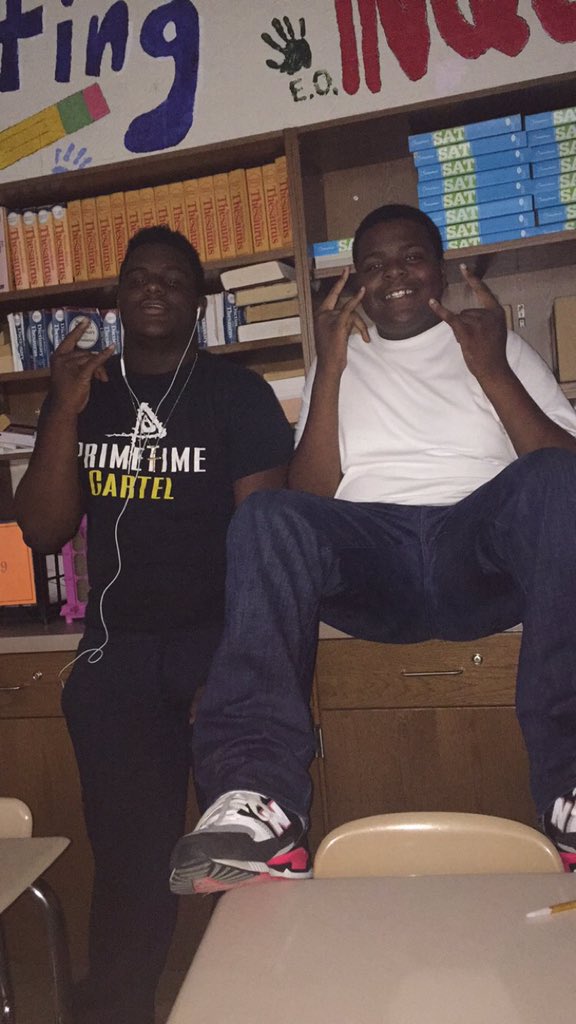 Laboo__'s tweet photo. me and my bro in class draggin😈💸⚡️...still praying for the best. #PullThroughWayne https://t.co/ttDDnfpYF9