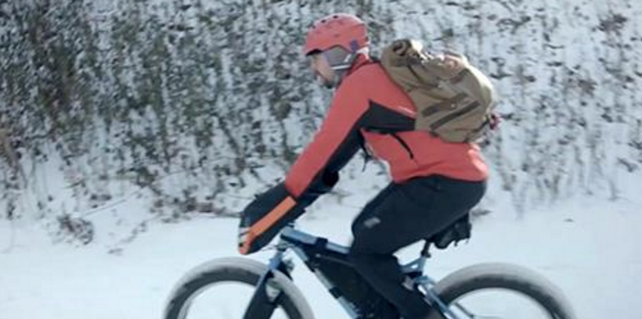 outsidemagazine's tweet photo. How to bike in the cold—tips from Minnesota: https://t.co/MforqEq0Zj https://t.co/OuDeCrJS1c