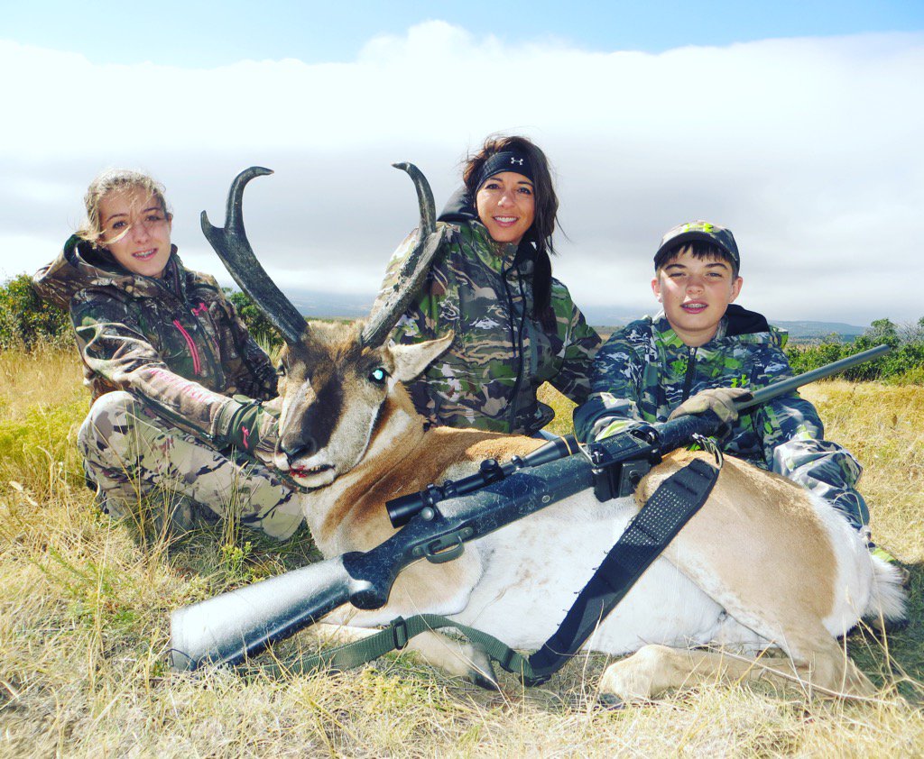 WhitakerBroHunt's tweet photo. Josh's family with his son Brandt's first pronghorn!! https://t.co/FDrTBhd52Q
