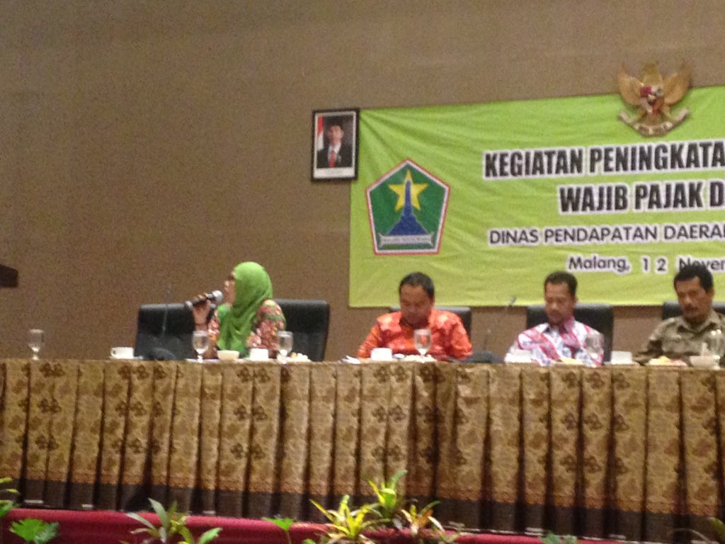 Narasumber diawali oleh dinas BP2T terkait perizinan dalam membuka tempat usaha