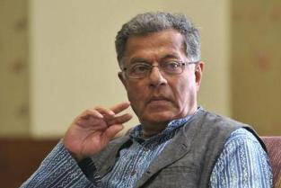 TimesNow's tweet photo. Girish Karnad gets death threat for demanding to rename Kempegowda airport after Tipu Sultan #PoliticsOverTipu https://t.co/Dmfyd3VVm8