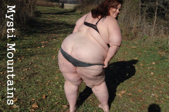 Brand new photographer for an outdoor shoot this week. What do you think? https://t.co/XNPCXI17e7<a href="/tag/tittytuesday"class="tags"><span>#tittytuesday</span></a>