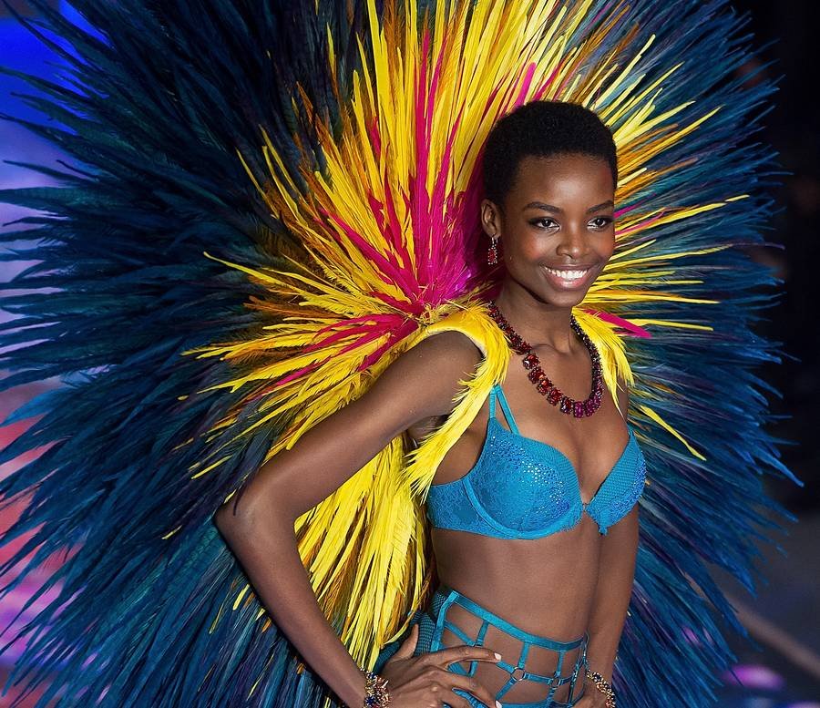 YourPromoFriend's tweet image. Beautiful Maria Borges sports Natural Hair to Victoria's Secret Runway for the 1st Time. #blackoncampus #naturalhair