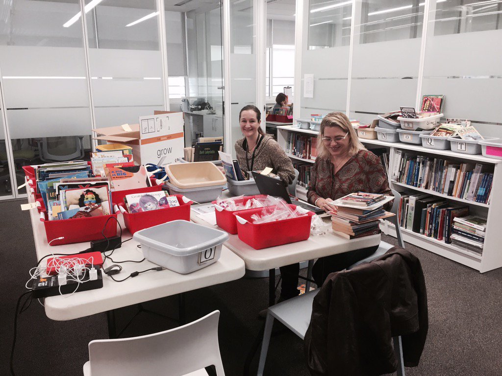 ACSMrMac's tweet photo. Special thanks to the many volunteers helping sort, level, and arrange books @acsamman https://t.co/AiEjCc16c7