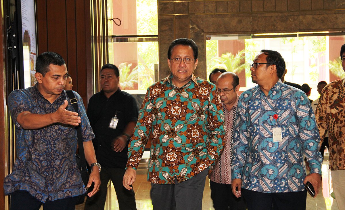 REDTOPHCC's tweet photo. Selamat datang, 
Bapak Menteri Pekerjaan Umum-Dr.Ir.M Basuki Hadimuljono,M.Sc
Ketua DPD RI - H.Irman Gusman S.E MBA https://t.co/3fRvX7QPsE