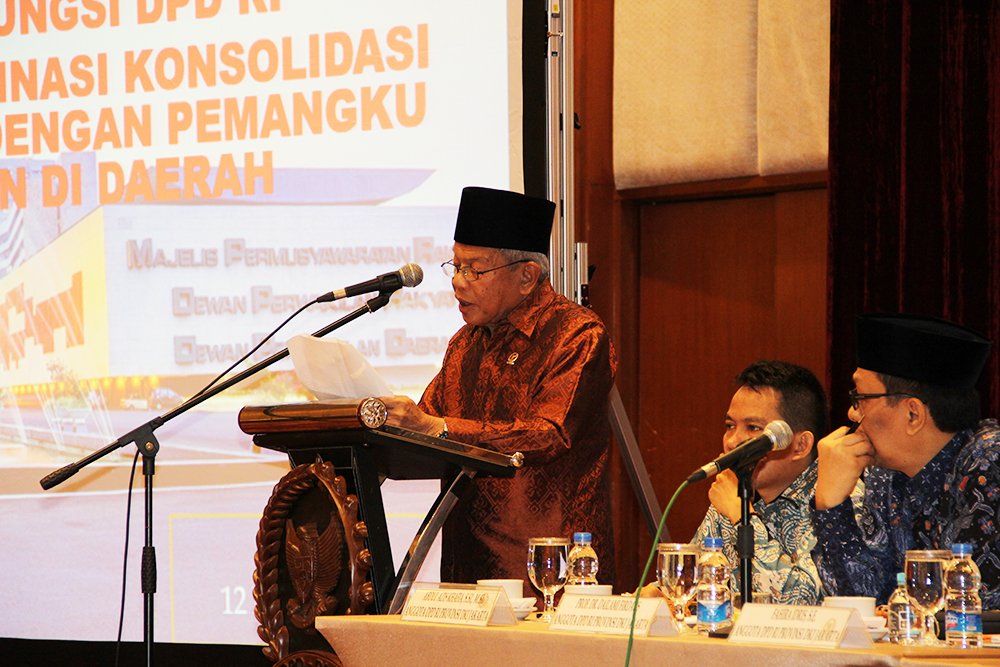 REDTOPHCC's tweet photo. Selamat datang, 
Bapak Menteri Pekerjaan Umum-Dr.Ir.M Basuki Hadimuljono,M.Sc
Ketua DPD RI - H.Irman Gusman S.E MBA https://t.co/3fRvX7QPsE
