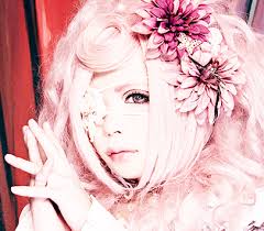 眠花の画像を送ると似た構図の未散の画像が送られてくるのtwitterイラスト検索結果