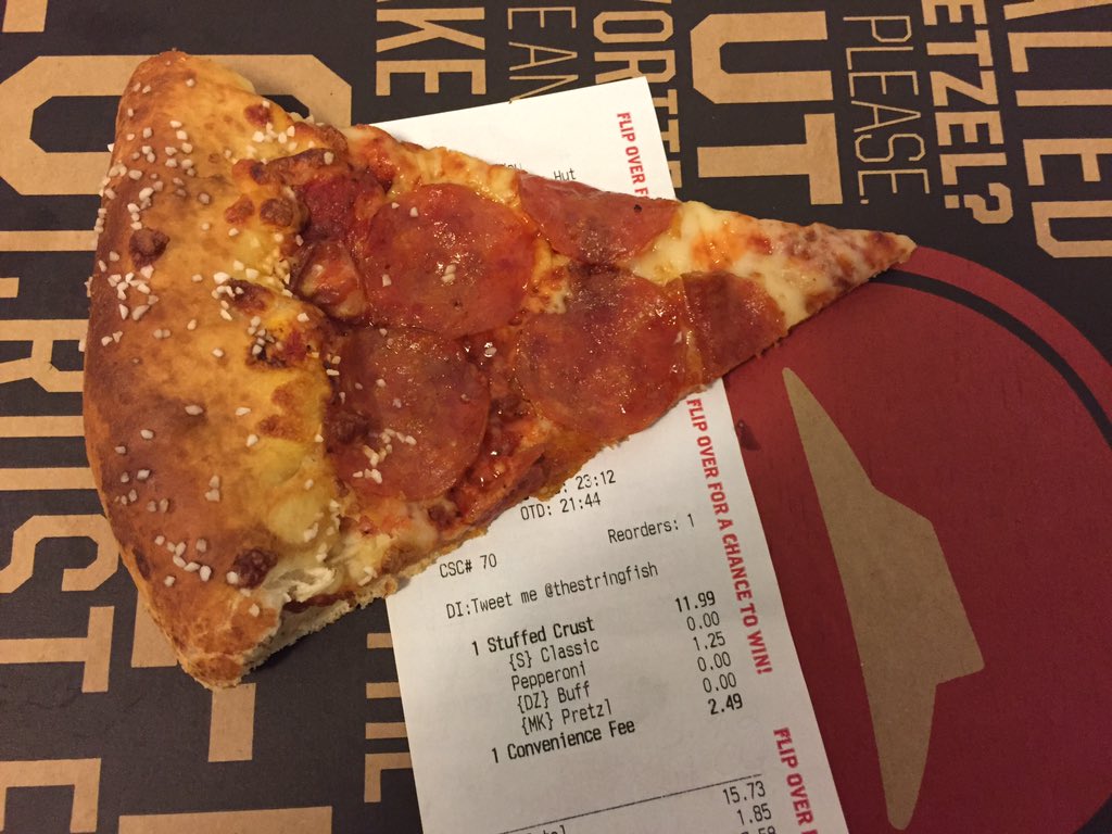 TheStringFish's tweet photo. Yo @pizzahut you think this is a game? I didn't get a tweet. #deliveryinstructions https://t.co/ordLM73fKF