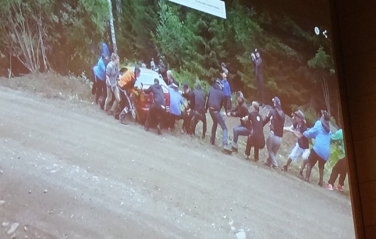 JunkinSaha's tweet image. Yhteisön osallistuttamista ala #NesteRalli! 
#FOSM2015