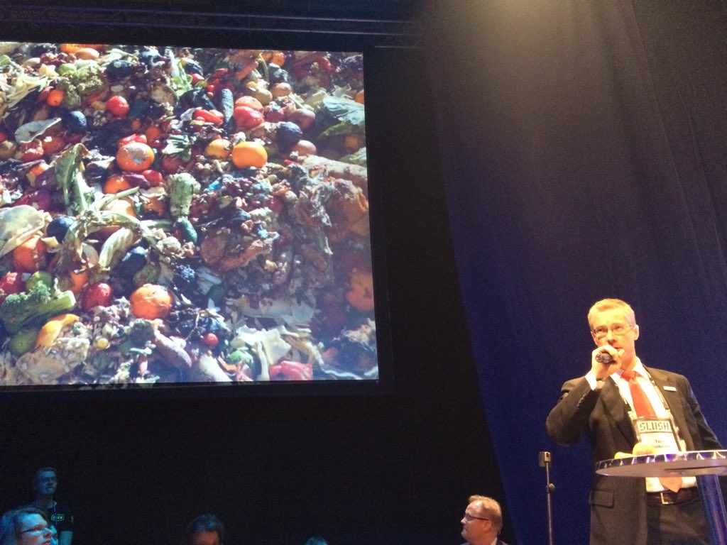 Follerfood's tweet photo. Foller pitching! #slush15 Engine Room https://t.co/GNEau5oEQU