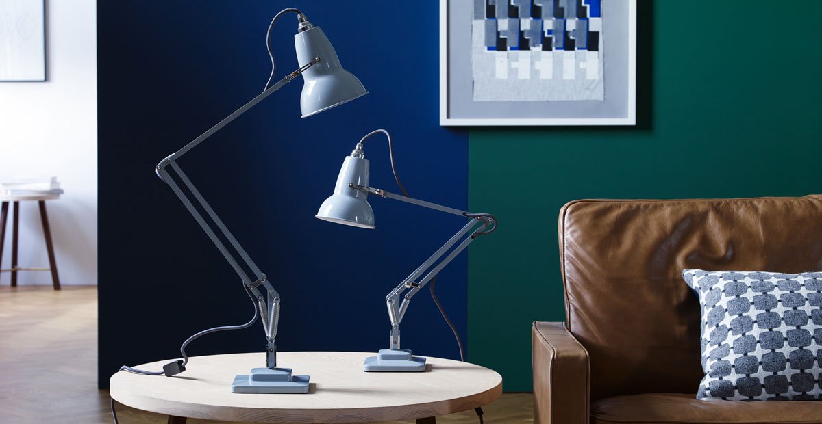 The iconic #tablelamp designed in 1935 now scales down to two-thirds of its original size 
domusweb.it/en/news/2015/1…