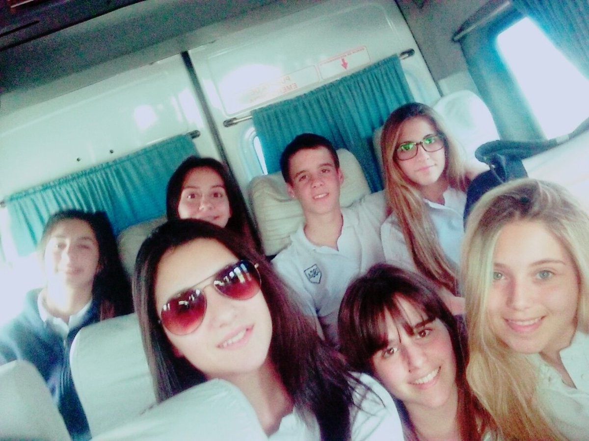 JiiiFernandez's tweet photo. La #combi1 tiene aguanteeeee 😘😘🙌🙌 https://t.co/fMrv3eQGpi