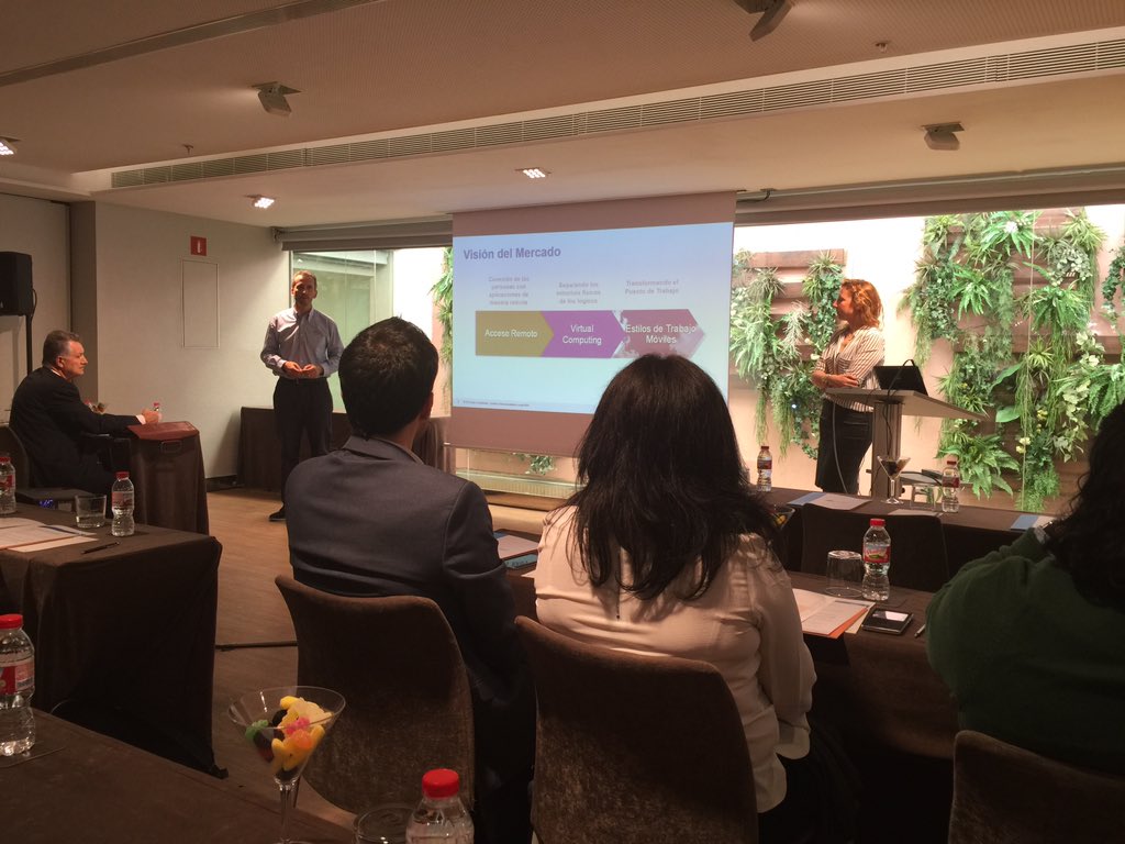 Serban_IT's tweet photo. @CitrixSpain Alberto Arbizu y Mar García nos presentan novedades en Movilidad y Networking #eventobcn https://t.co/0qKiD02dw8