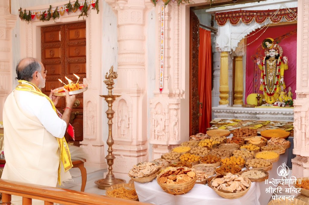ShriHariMandir's tweet photo. Today #Annakut utsav and Aarati in @ShriHariMandir in holy presence of @PPBhaishri https://t.co/qidEEQy7dA