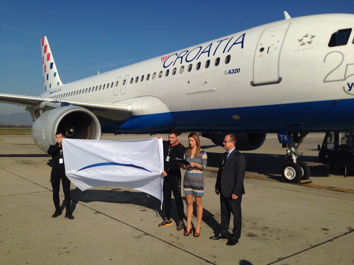 MilleniumPR's tweet photo. .@croatiaairlines svečano je dodijeljena Bijela zastava. Čestitamo! https://t.co/J4PyMj191H