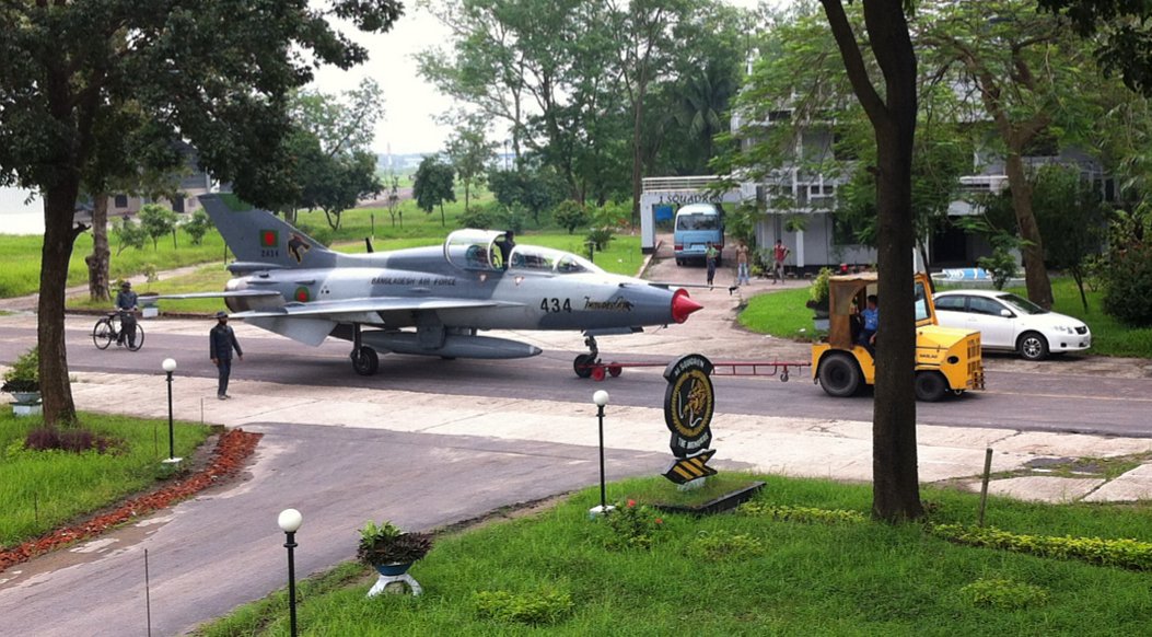 Красавчик МиГ-21УМ в идеале! MiG-21UM Bangladesh Air Force in perfect condition.