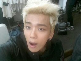 셀카바보 아이돌이 사진 찍는 법 | 인스티즈