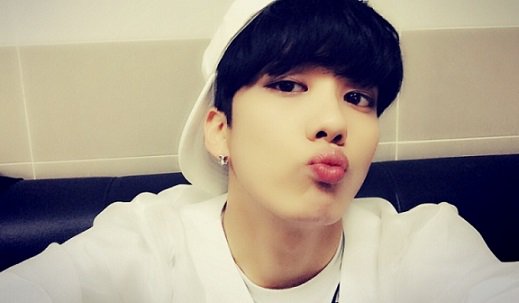 셀카바보 아이돌이 사진 찍는 법 | 인스티즈