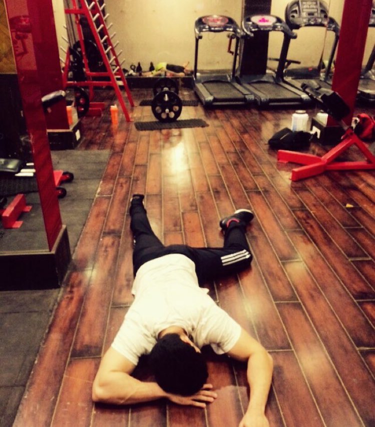 teamsoorajp's tweet photo. Aww..the cuteness refined. Sooraj New Instagram upload, tired of workout at gym 👏🏻👏🏻❤️😍💪🏻 @soorajpancholi9 https://t.co/GyprDspLE7