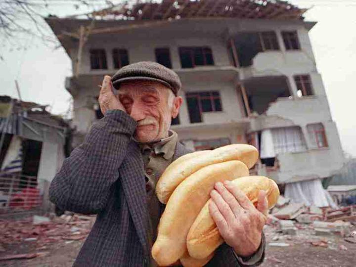 12 Kasım Düzce depreminin 16. yıldönümünde hayatını kaybedenleri rahmetle anıyoruz...