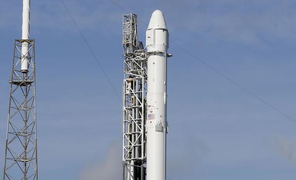 GoInsideSpace's tweet photo. A proposal to rewrite commercial space flight rules is expected to pass Cong... https://t.co/FJVBxdUxYe #space #news https://t.co/ZR1MtYSnKf