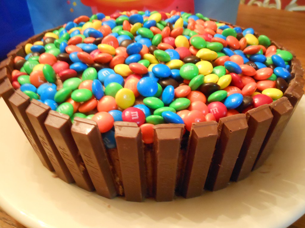 WE WISH VERY RESPECTED N LEGEND MRS. SANIA MIRZA A VERY HAPPY N COLORFUL BIRTHDAY N ADVANCE 
